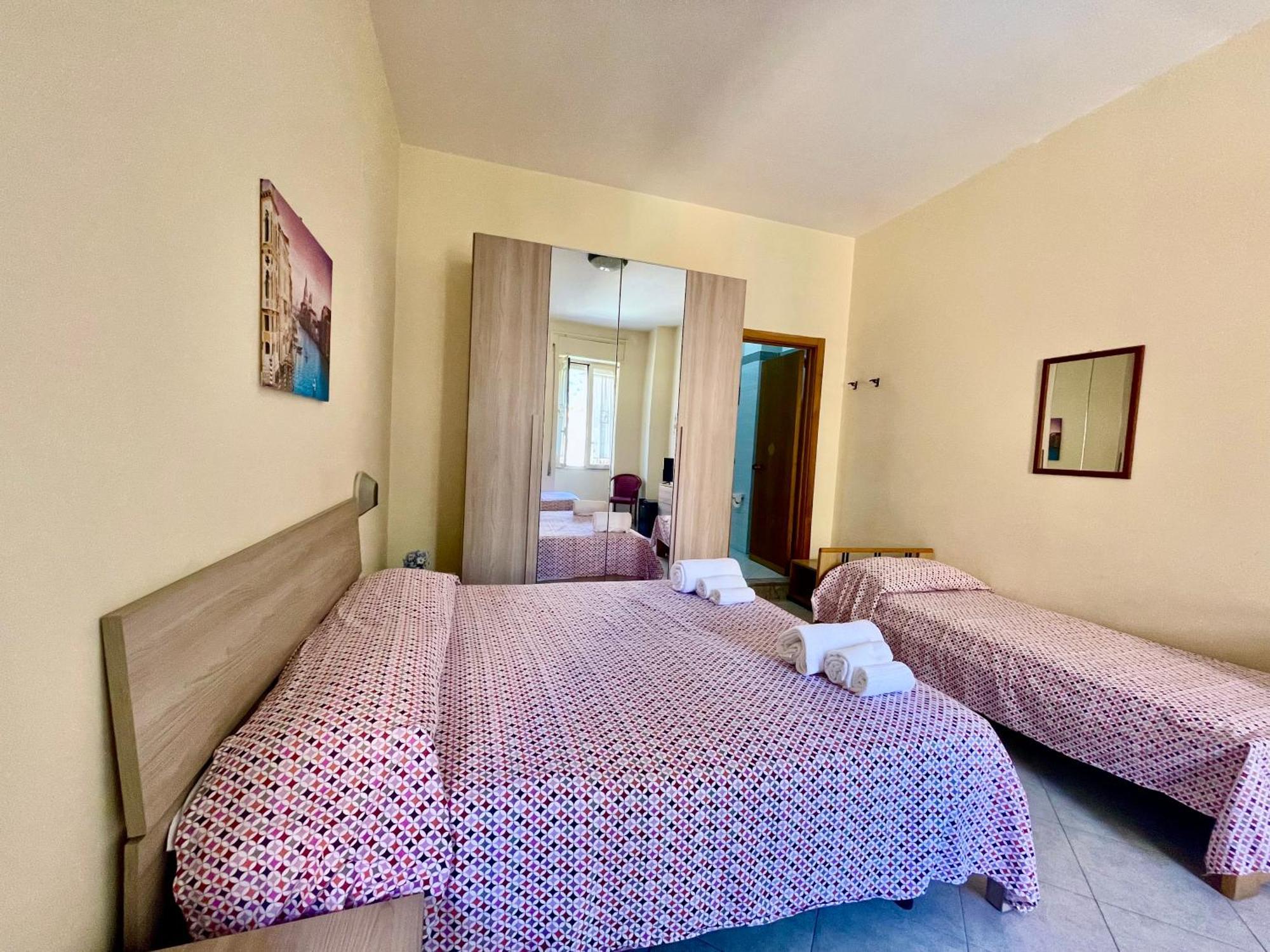 Hotel Desìo Castellammare di Stabia Buitenkant foto