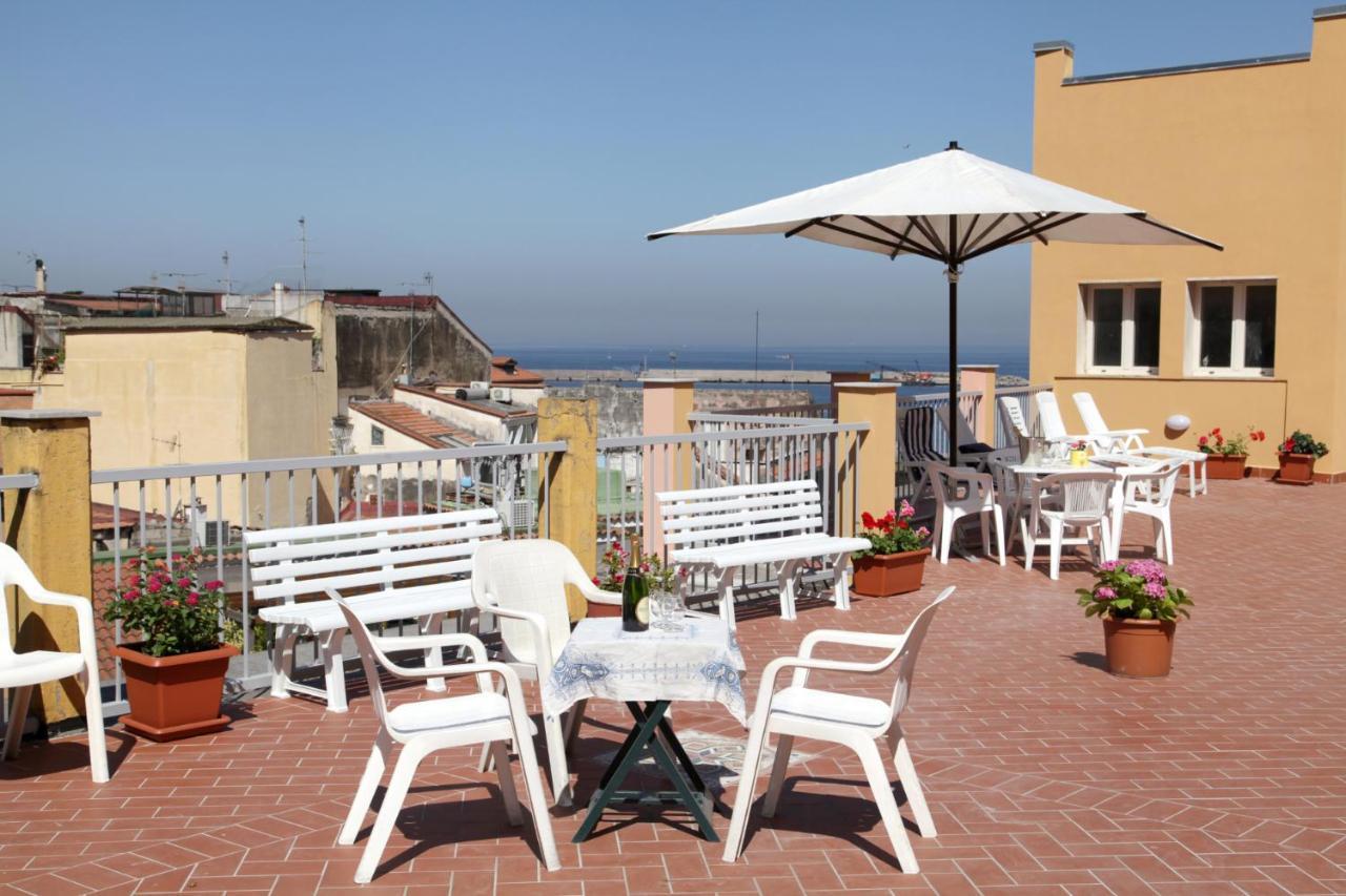 Hotel Desìo Castellammare di Stabia Buitenkant foto