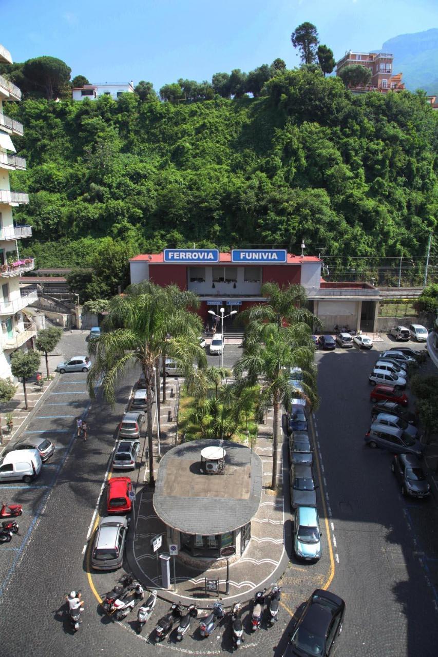 Hotel Desìo Castellammare di Stabia Buitenkant foto