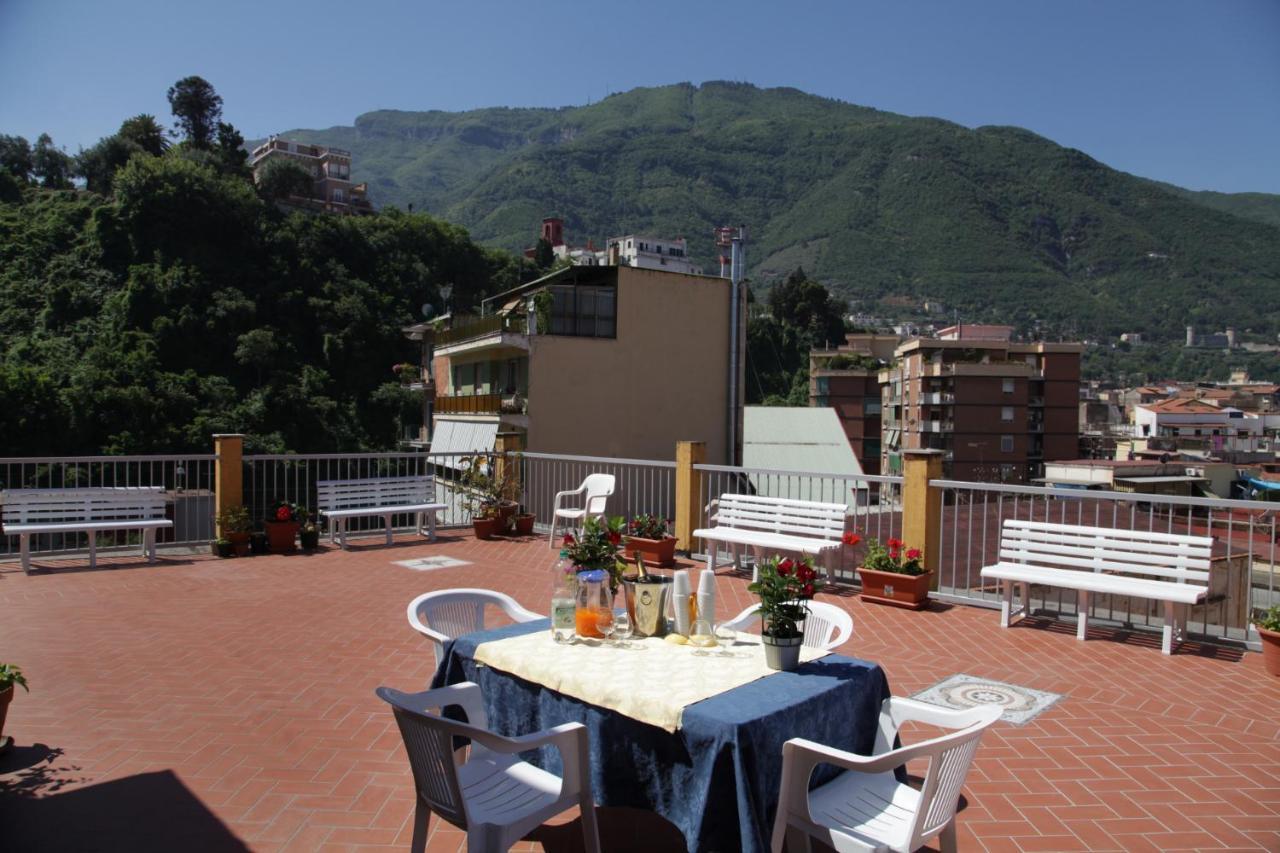 Hotel Desìo Castellammare di Stabia Buitenkant foto